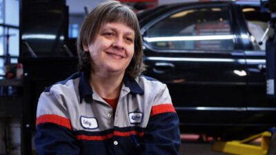 CNN Heroes: Unlikely mechanic gives needy a ‘lift’